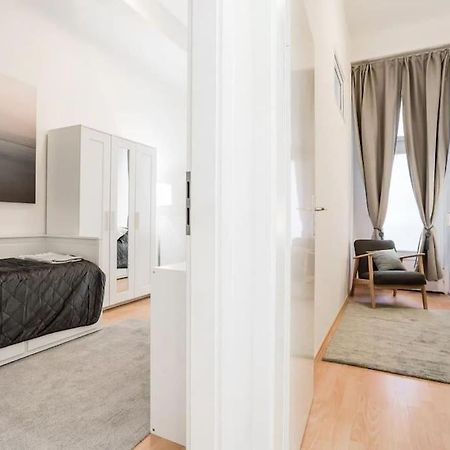 Newly Furnished Apartment For Up To 6 People ベルリン エクステリア 写真