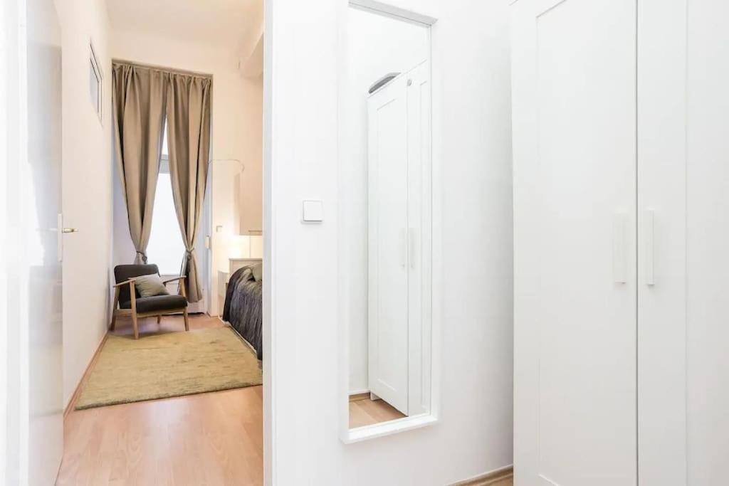Newly Furnished Apartment For Up To 6 People ベルリン エクステリア 写真
