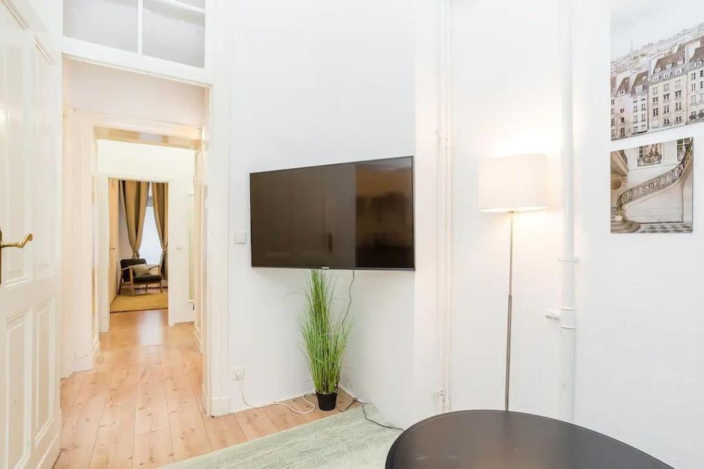 Newly Furnished Apartment For Up To 6 People ベルリン エクステリア 写真