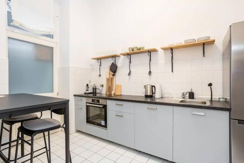 Newly Furnished Apartment For Up To 6 People ベルリン エクステリア 写真